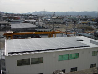 屋上に設置した太陽光発電装置